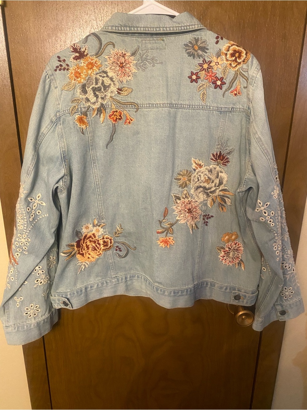 Johnny Was Light Blue Embroidered Denim Jacket with Floral & Bird Designs XL - Picture 6 of 6